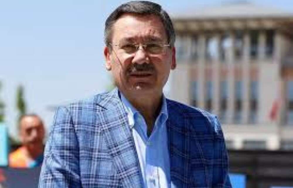 Melih Gökçek Gece Yarısı Paylaşımında Ne Demek İstedi?: “Hazır mısın Türkiye?”