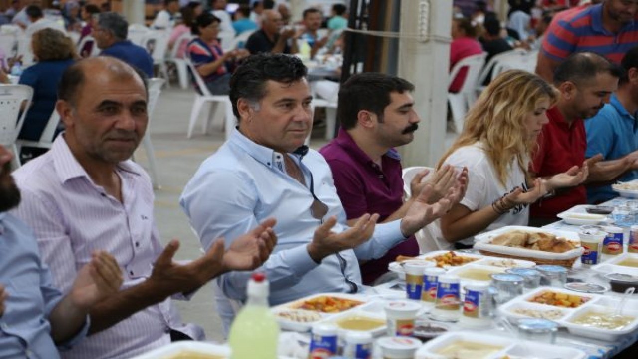 Kocadon iftarda vatandaşlarla buluştu 