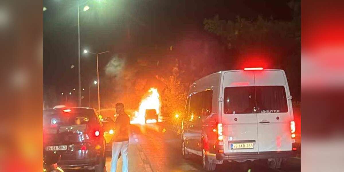 Bodrum’da Seyir Halindeki Cip Alev Topuna Döndü