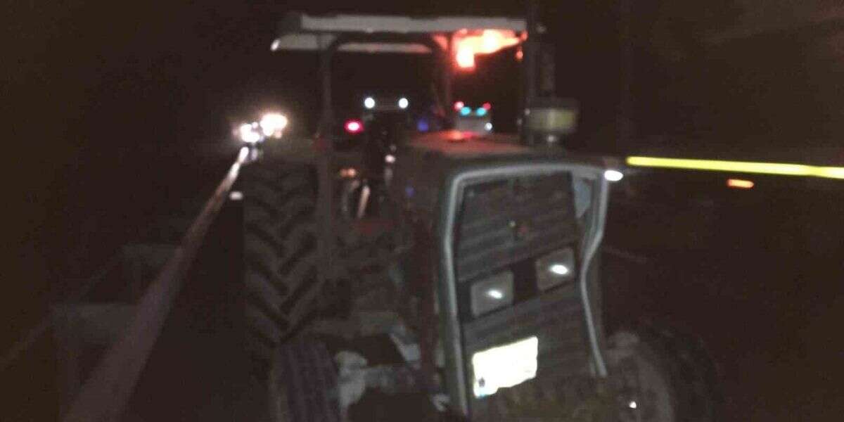 Otomobil, Kum Yüklü Traktöre Çarptı:1 Ölü, Çok Sayıda Yaralı