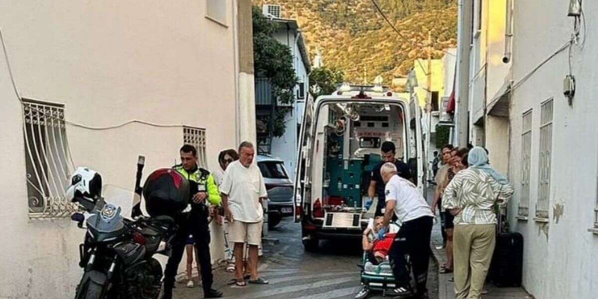 Muğla'da İlginç Kaza, Kaldırımdan Yola Adım Attığı Anda Araç Çarptı