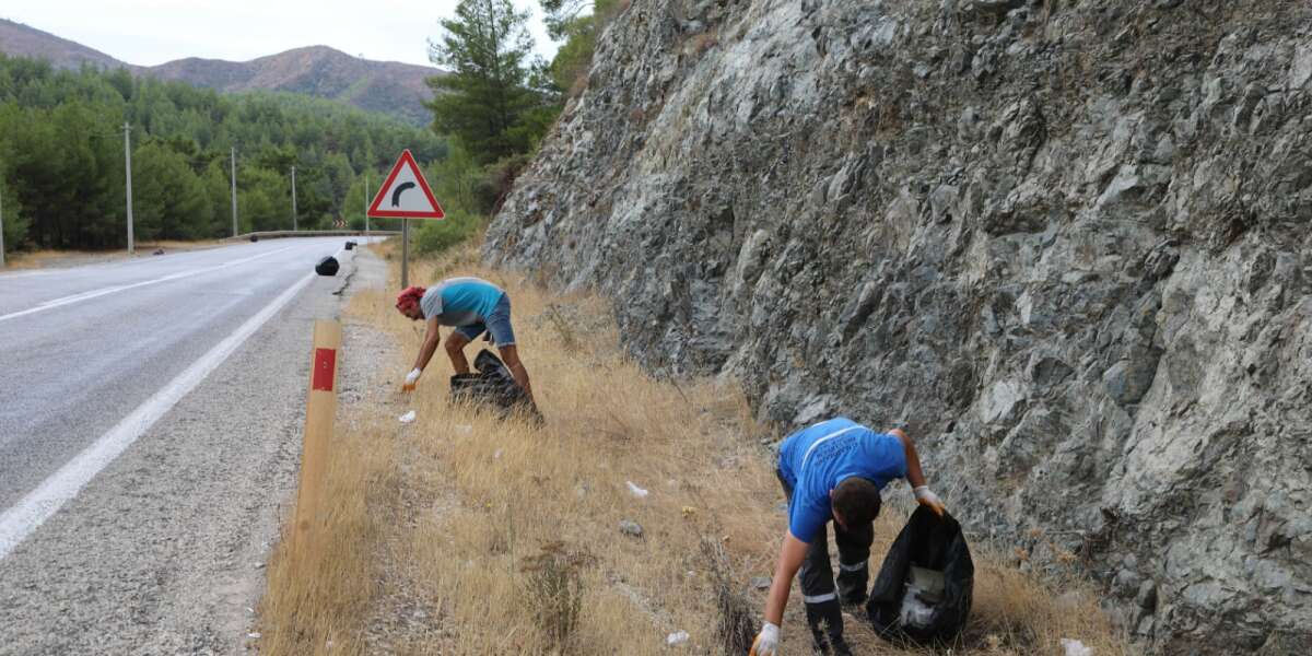 Marmaris Belediyesi Ekiplerinden Rekor Temizlik Çalışması: 25 Kişilik Ekip 55 Kilometrelik Yolu Yürüyerek Temizledi