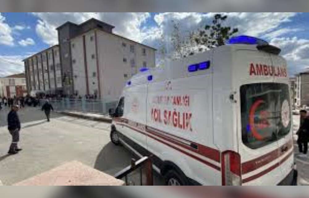 Yine Tavuk Döner Zehirlenmesi: 30 Öğrenci Hastanelik Oldu