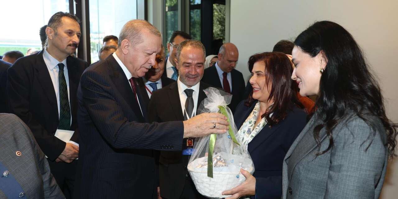 Başkan Çerçioğlu, AK Parti Genel Merkez’de Cumhurbaşkanı Erdoğan’a Aydın İnciri Verdi