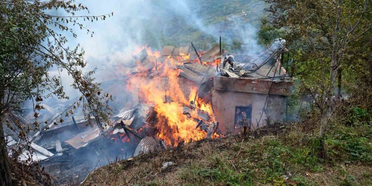 Yürek Yakan Yangın: Ahşap Ev Göz Açıp Kapayıncaya Kadar Kül Oldu