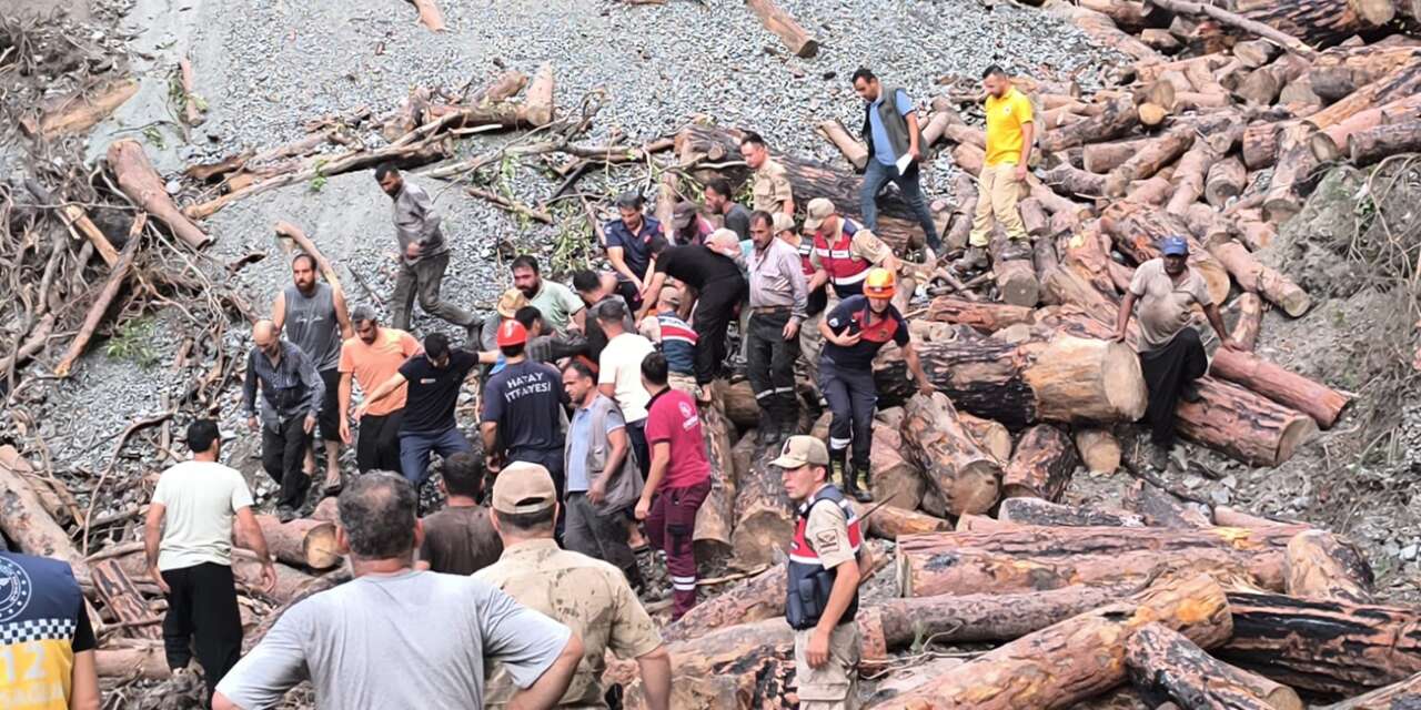 Feci Kaza: Kepçe Uçuruma Yuvarlandı, Operatör Hayatını Kaybetti