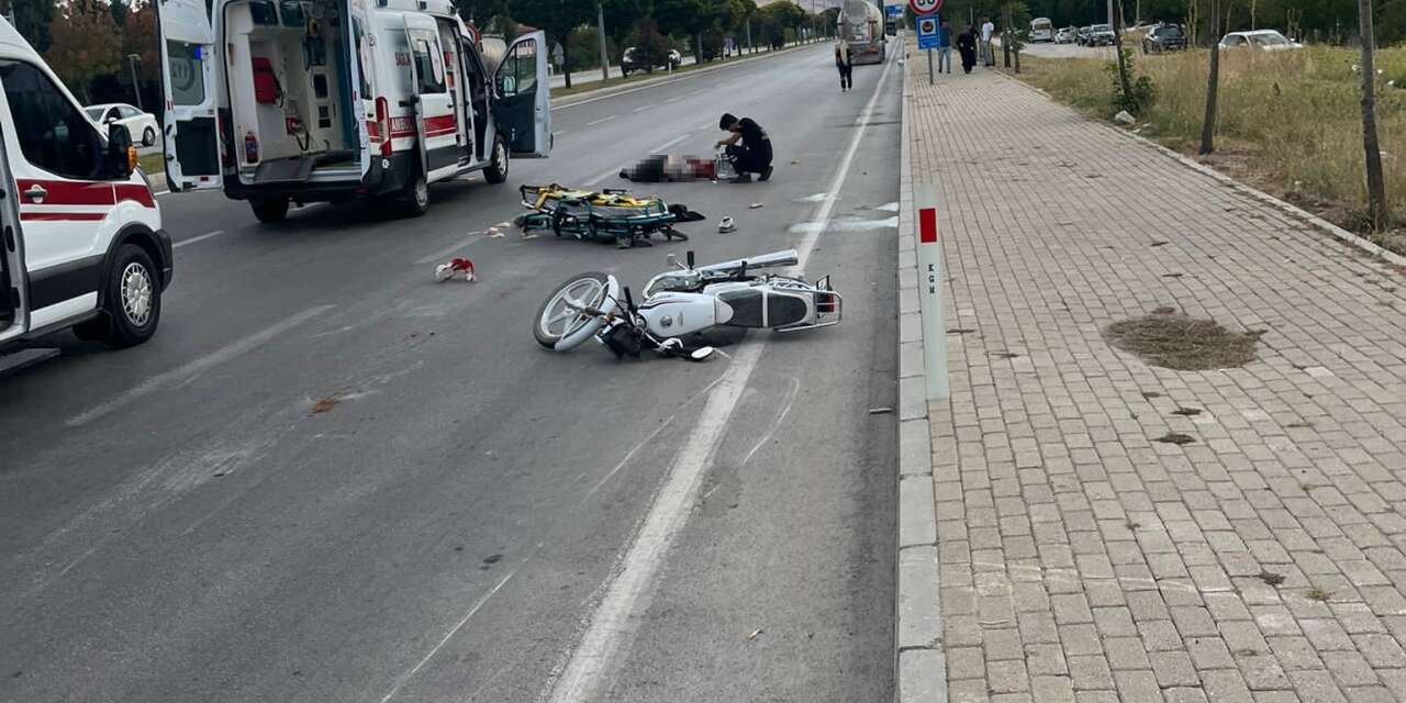 Feci Kaza: Tırın Çarptığı Motosikletteki 2 Genç Öldü