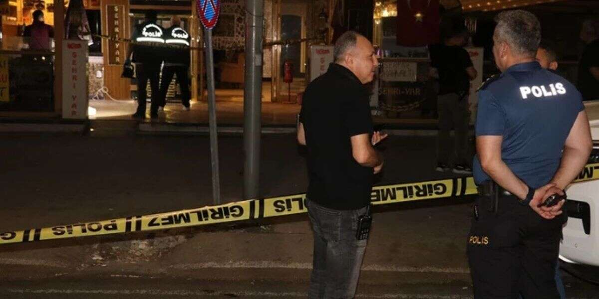 SON DAKİKA: Pastaneye El Bombası Attı, Kaçtı