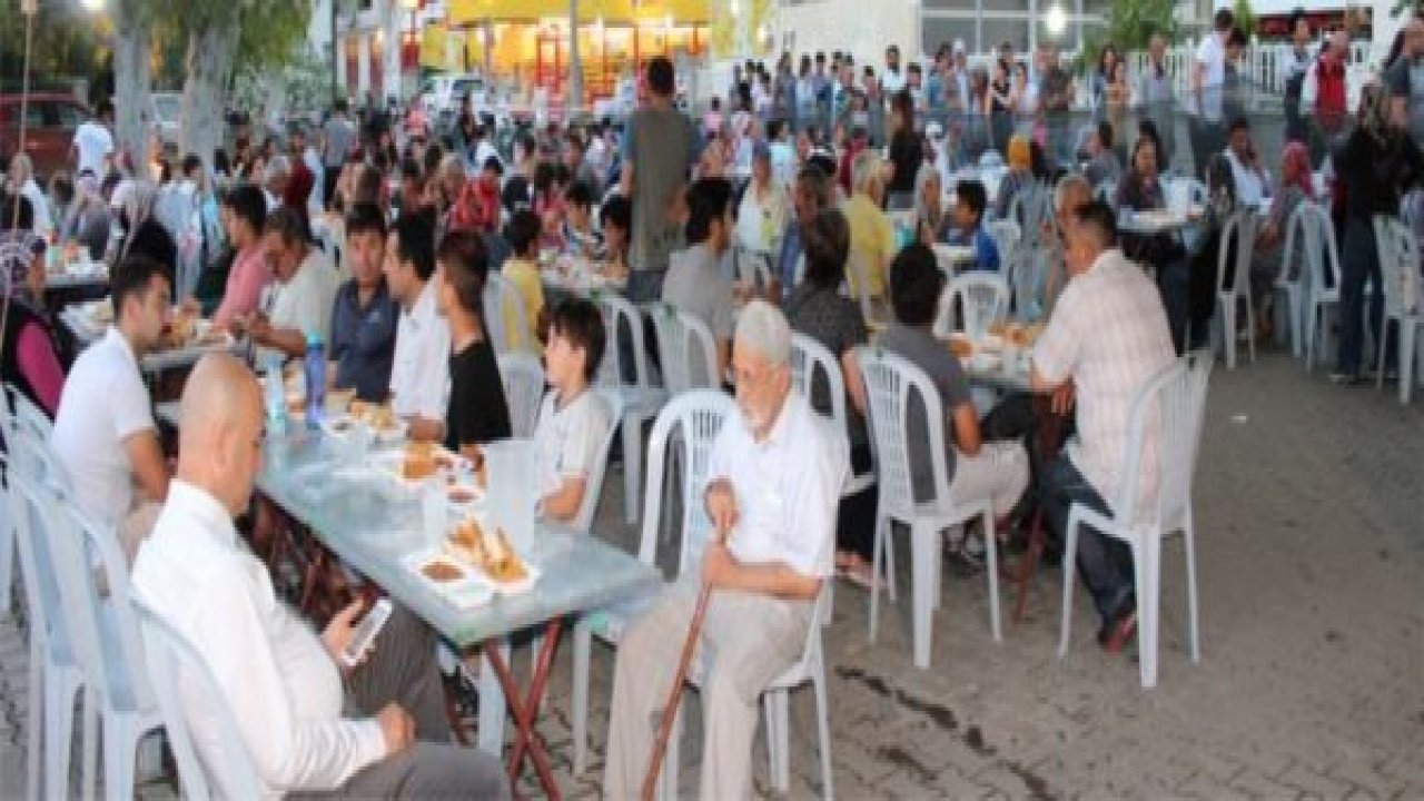 İftar çadırına yoğun ilgi