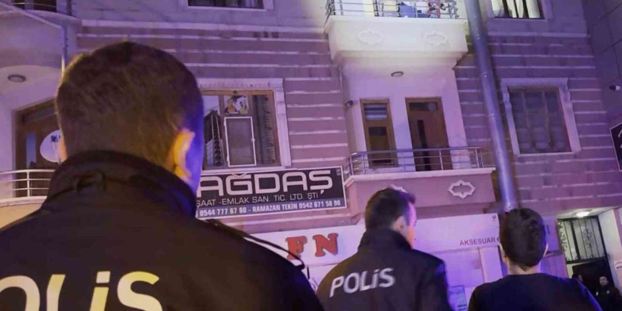 'Anne Ne Olur Gel!' Diye Ağladılar: Eşini Bıçaklayıp 3 Çocuğunu Balkonda Rehin Aldı