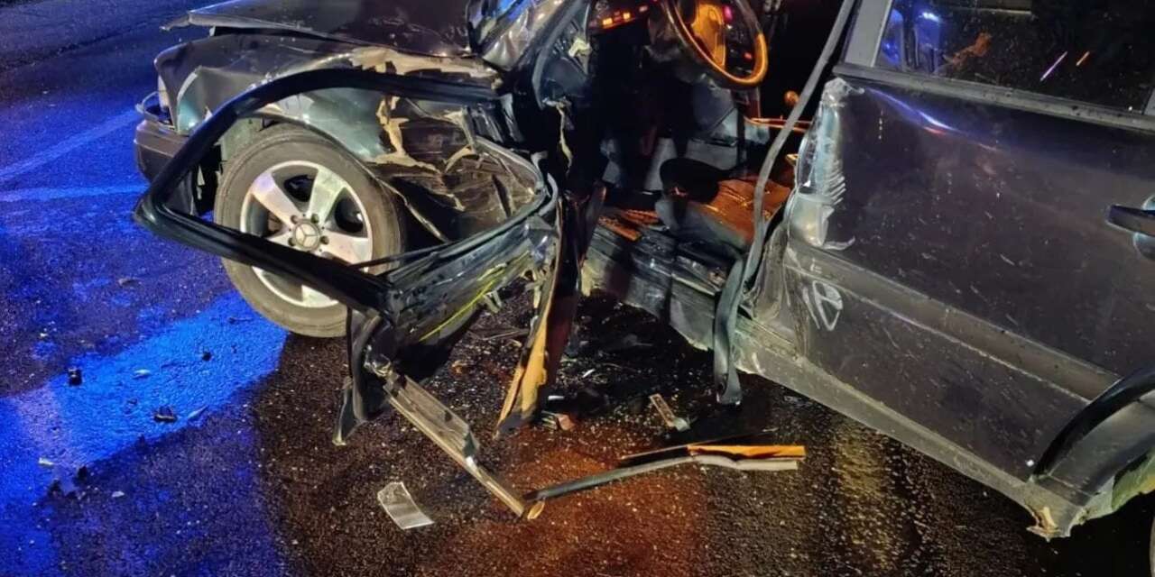 Kavşakta Can Pazarı: Biri Hamile 4 Kişi Hastaneye Kaldırıldı