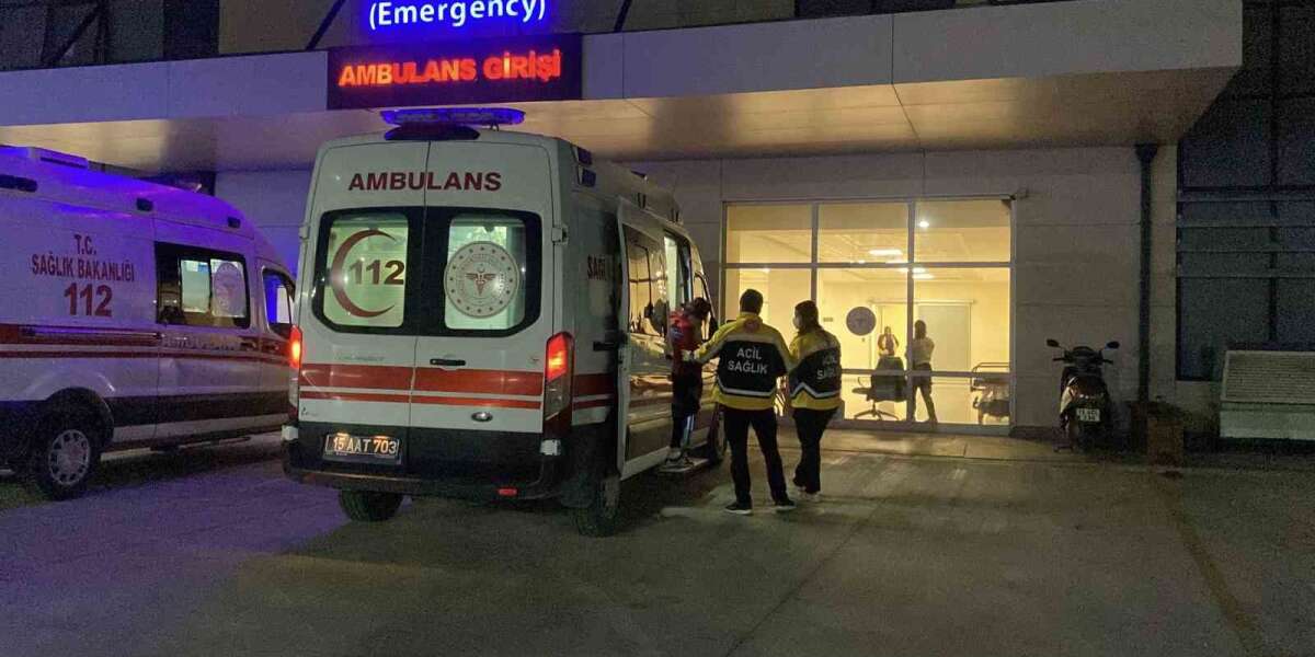 Jandarma Aracı İle Otomobil Çarpıştı: 2’si Jandarma Personeli 5 Kişi Yaralandı