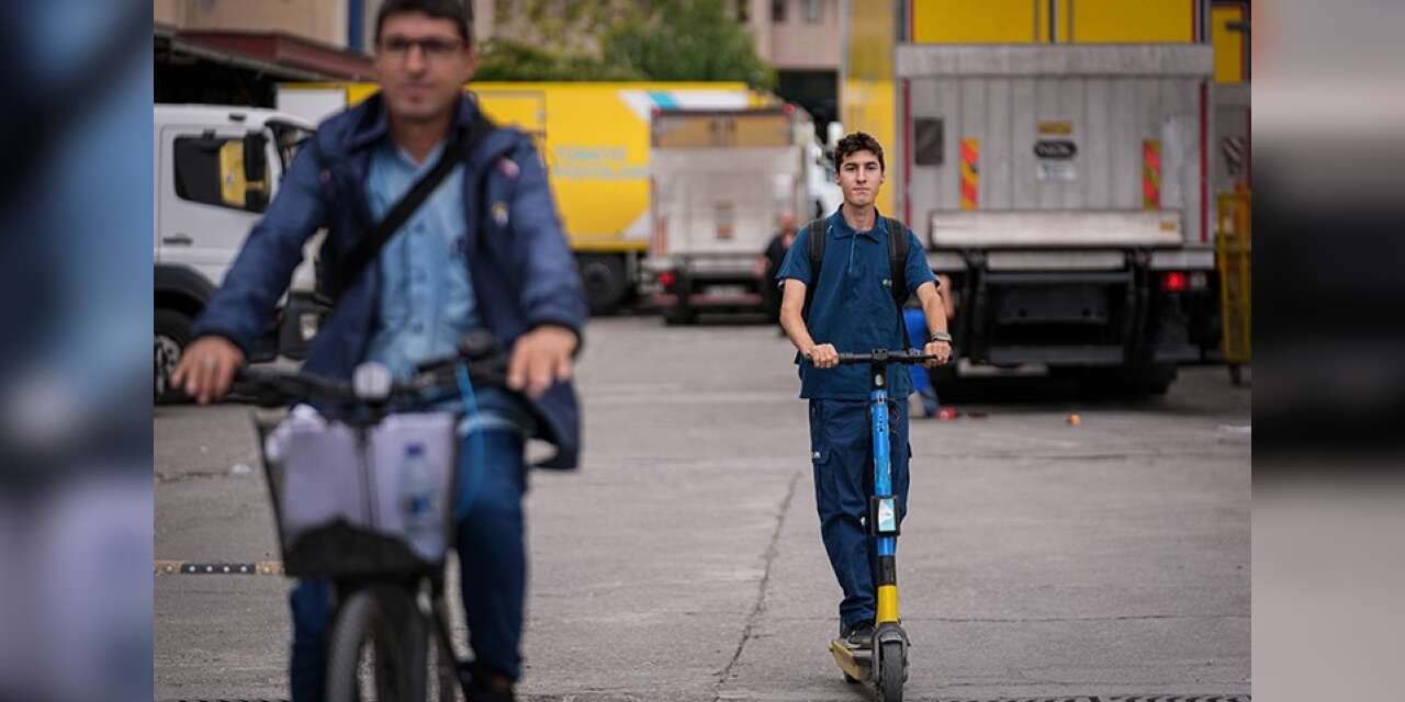 PTT'nin Dağıtım Kahramanları: Baba Bisiklette, Oğul Skuterde