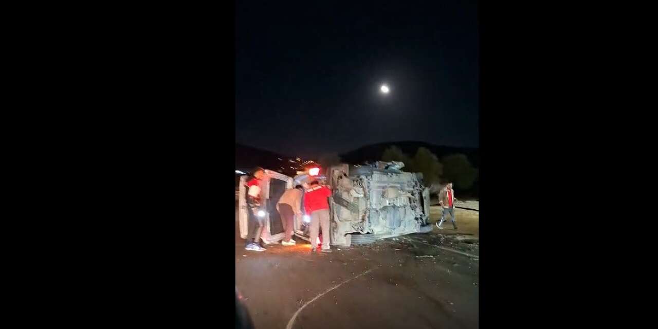 Akşam Saatlerinde Muğla’da Feci Kaza: Minibüs Devrildi, Yolcular Araçta Sıkıştı