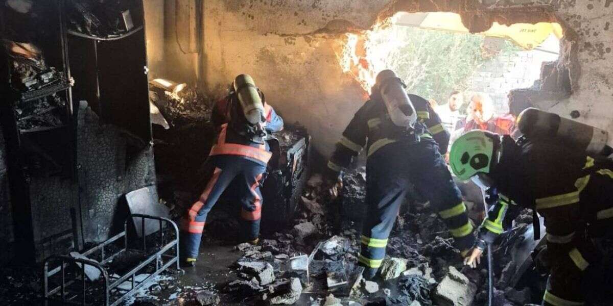 3 Katlı Evde Korkunç Yangın: 1 Kişi Öldü, 12 Kişi Yaralandı