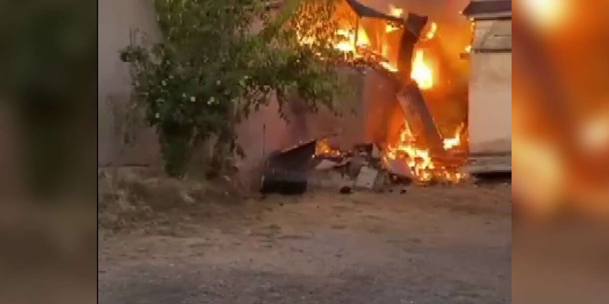 Korkutan Yangın: 2 Ev, 1 Ahır Ve Samanlık Zarar Gördü