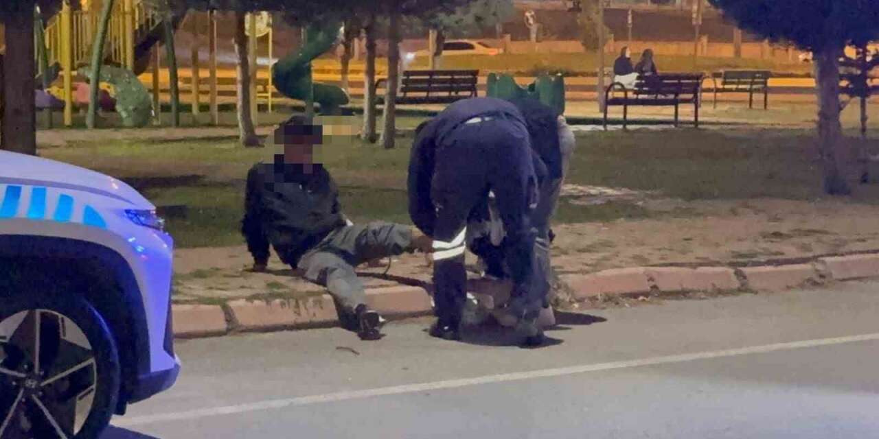 Parkta Bıçaklı Kavga: 1’i Ağır 4 Yaralı