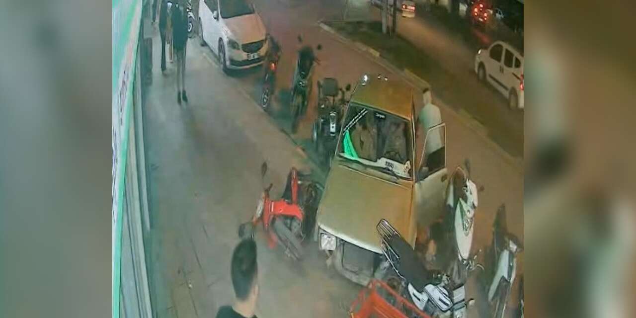 Drift Faciası: Kontrolü Kaybedip Kaza Yaptılar, Aracı Bırakıp Kaçtılar!