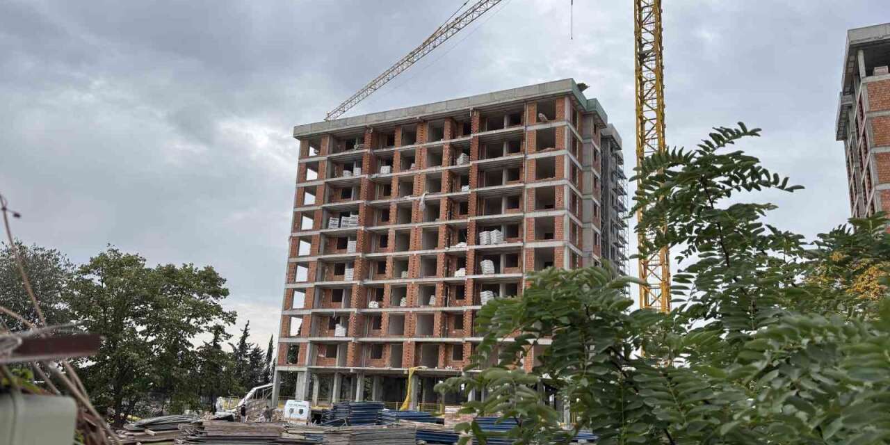 8’inci Kattan Düşen Genç İşçi Ağır Yaralandı