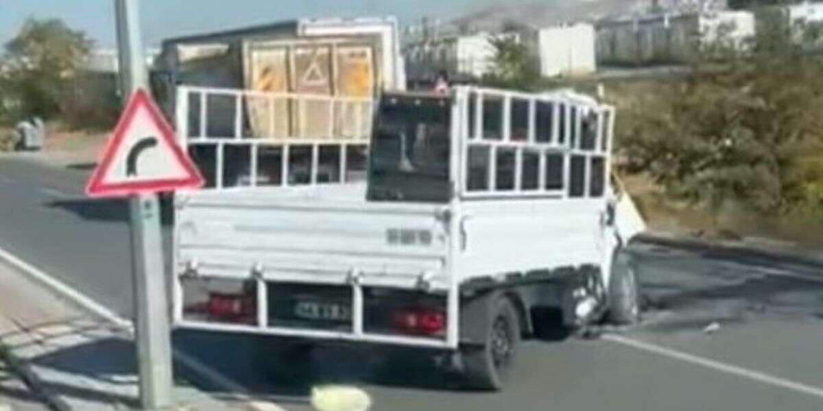 Hafriyat Kamyonu ile Kamyonet Çarpıştı, 1 Ölü