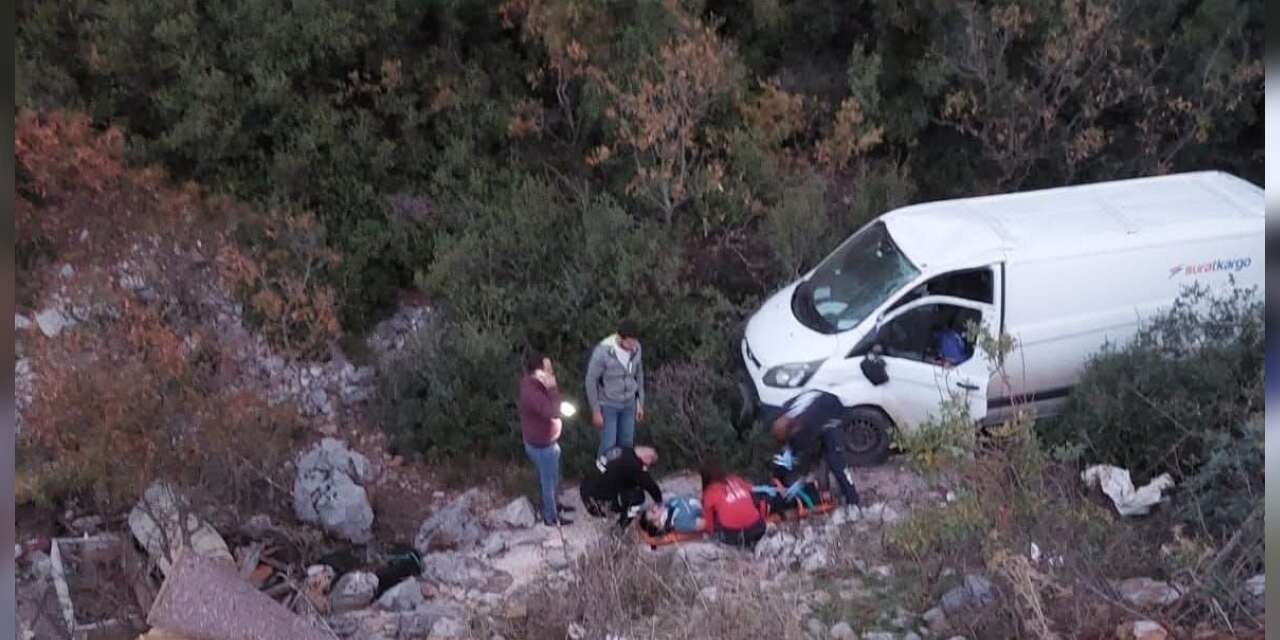 Menteşe'de Trafik Kazası: Sürücü Hastaneye Kaldırıldı