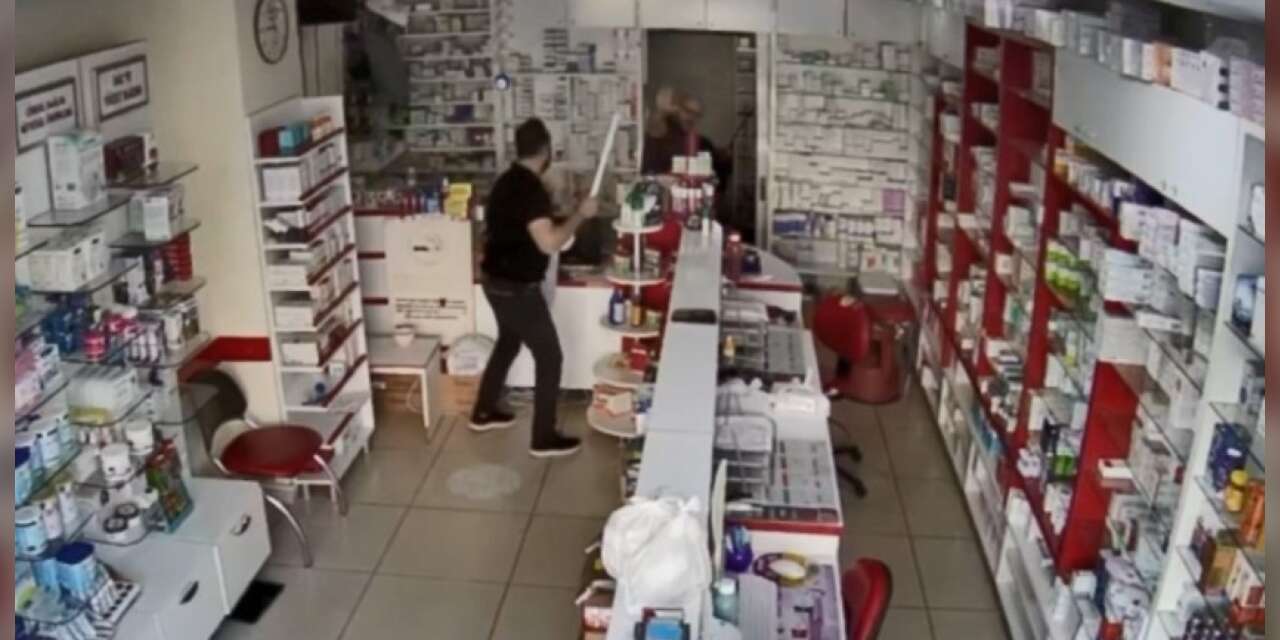 Eczacı Kalfasına Şiddet: Muadil İlaç Verdi Diye Sopa ve Bıçakla Saldırdı