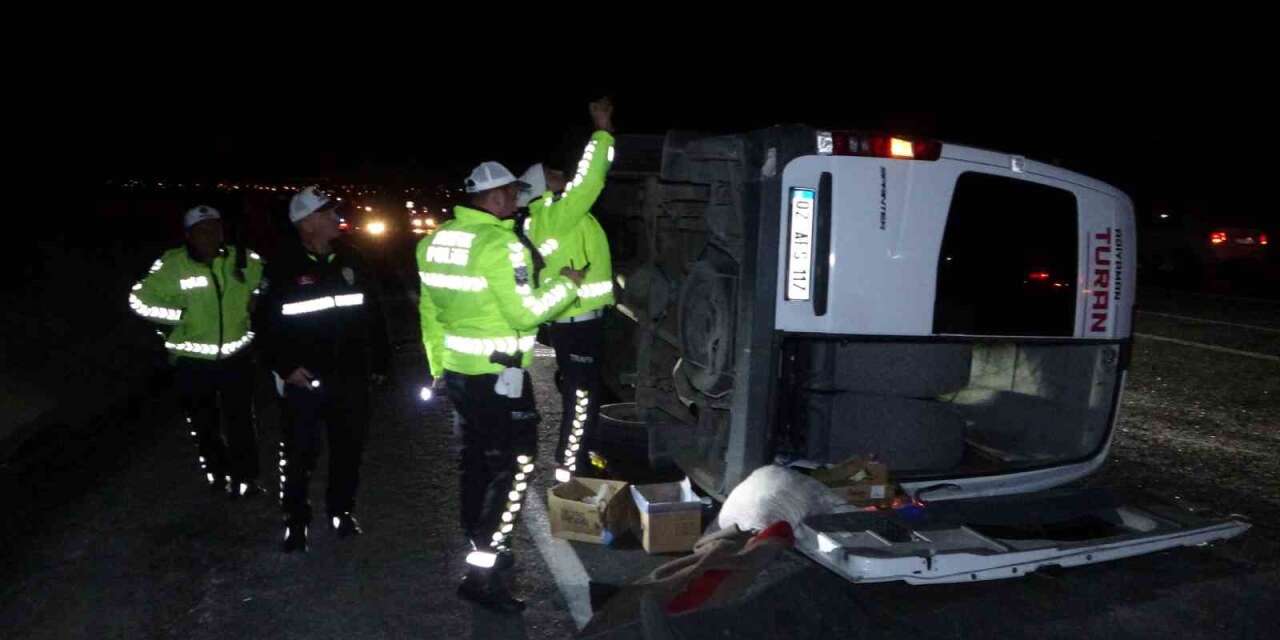 Akşam Saatlerinde Feci Kaza: Tur Midibüsü Devrildi, 13’ü Öğrenci 14 Yaralı