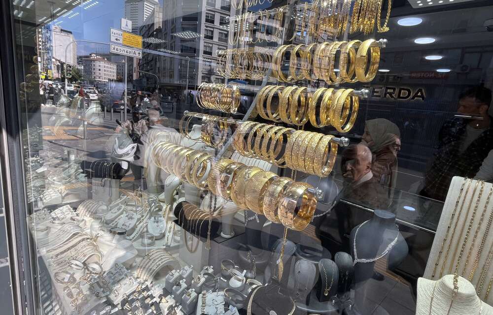 Altın Fiyatları Rekor Kırarken Gümüşe Talep Patladı: Yatırımcıların Yeni Gözdesi