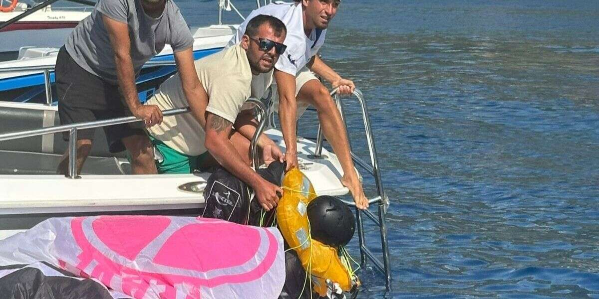 Muğla'da Yamaç Paraşütü Kazasında Yaralanan Alman Pilot Hayatını Kaybetti