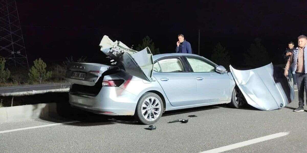 Otomobil ile Kamyon Birbirine Girdi! 1 Ölü 1 Yaralı