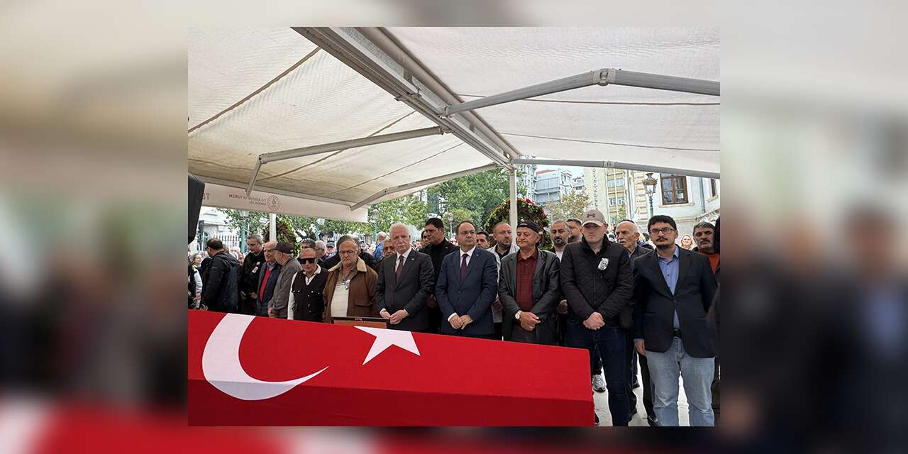 Ünlü Oyuncu Gözyaşları İçinde Son Yolculuğuna Uğurlandı