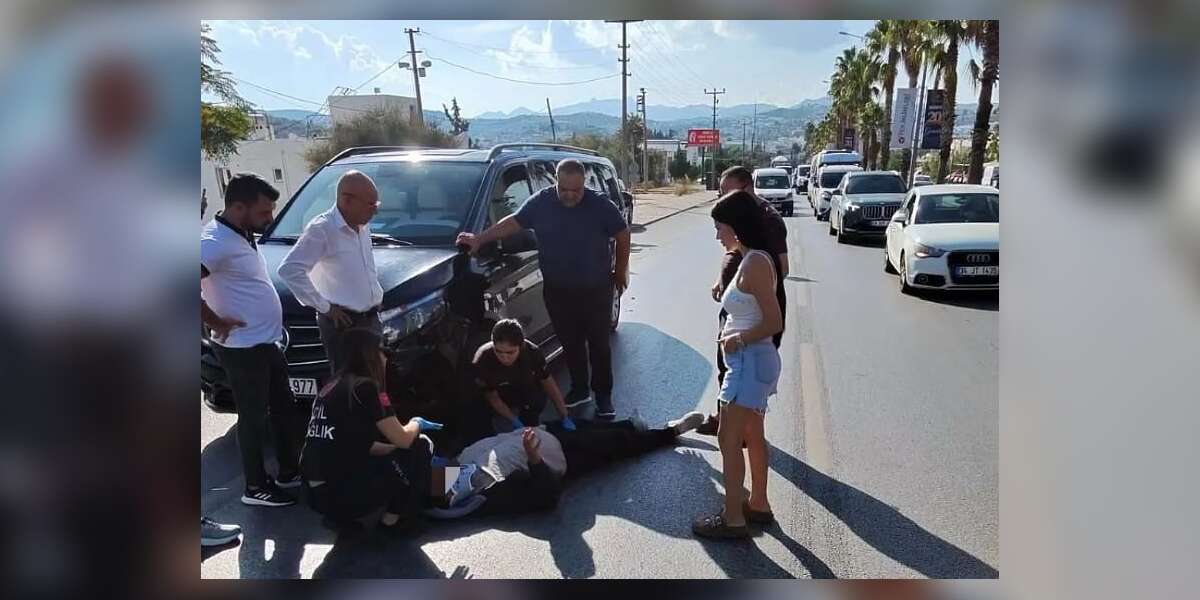 Muğla’da Geri Giden Minibüs Motosikletle Çarpıştı O Anlar Panik Yarattı