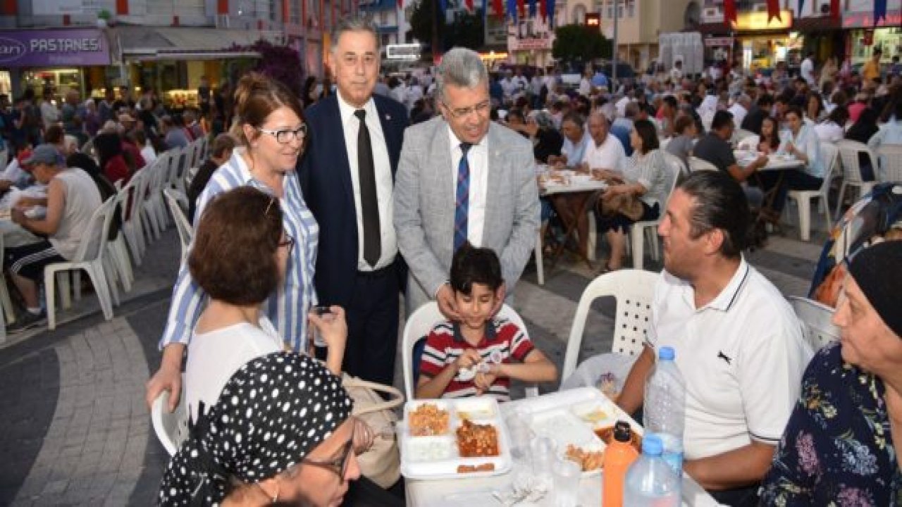 İftar yemekleri sürüyor