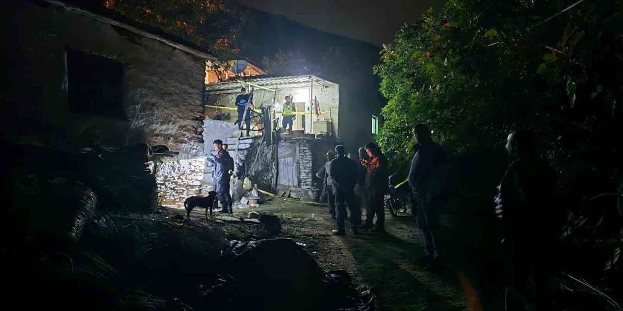 Baba, Oğlunu Öldürdü: Karısını Can Çekişir Halde Bıraktı