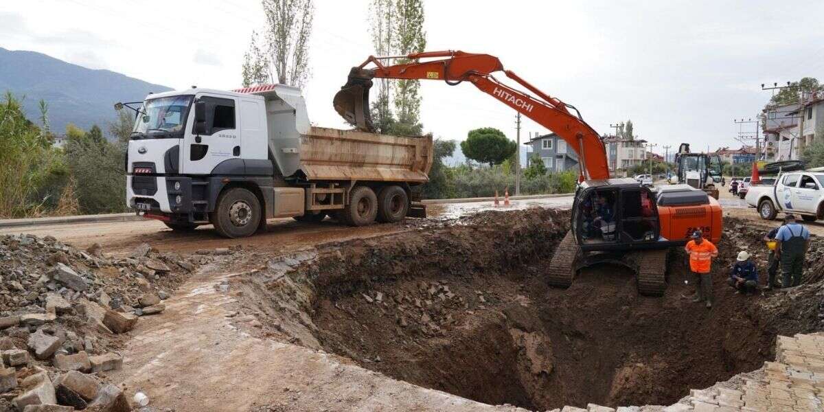 MUSKİ Fethiye’de 16 Saatlik Zorlu Müdahaleyi Tamamladı