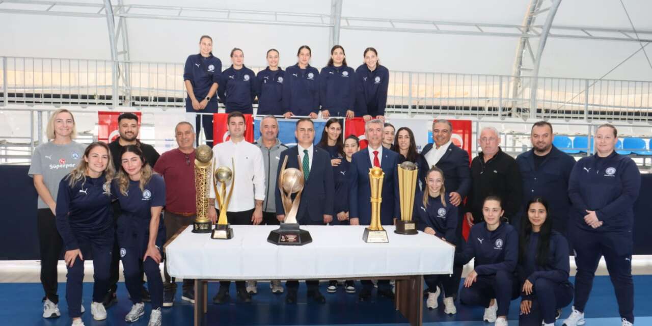 Vali Akbıyık’tan Yalıkavakspor’a Moral Ziyareti