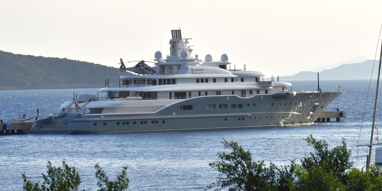 Dünyaca Ünlü Mega Yat “Radiant” Bodrum’da Yakıt İkmalinde Bulundu