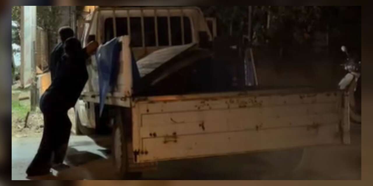 Muğla'da Araç Çukura Düştü, Mahalle Seferber Oldu