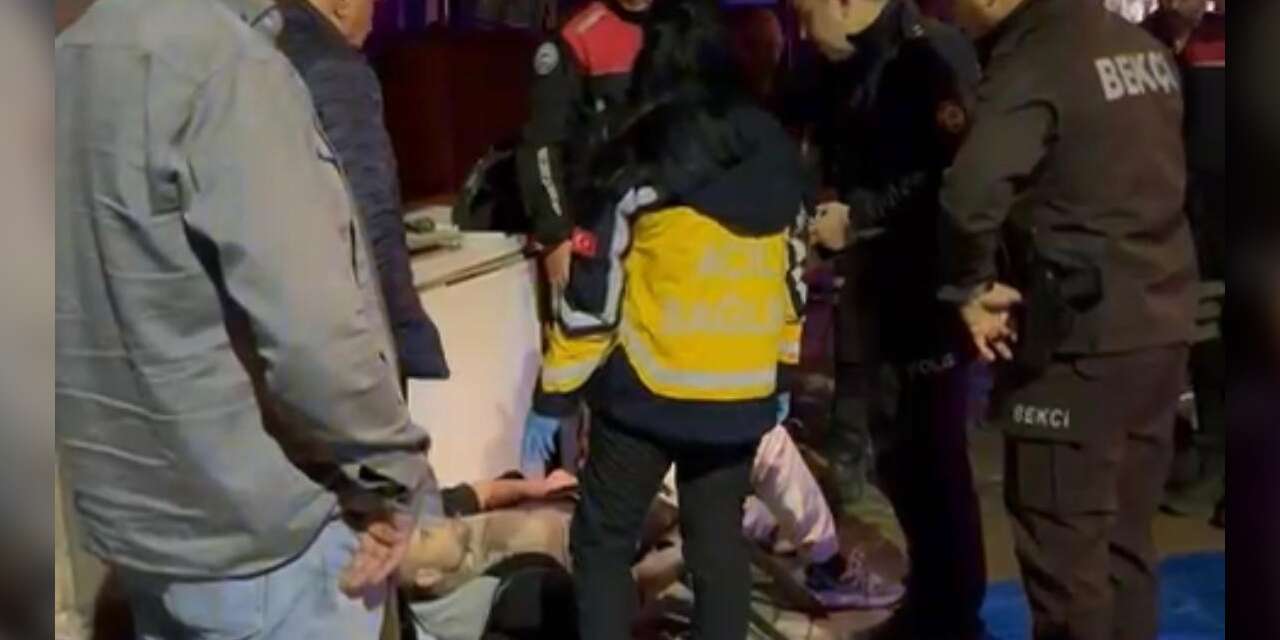 Parkta Kanlı Tartışma: 5 Yerinden Bıçaklandı