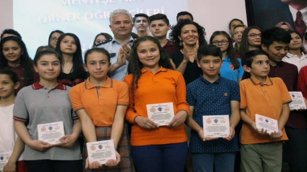 Yılın öğrencileri ödüllendirildi