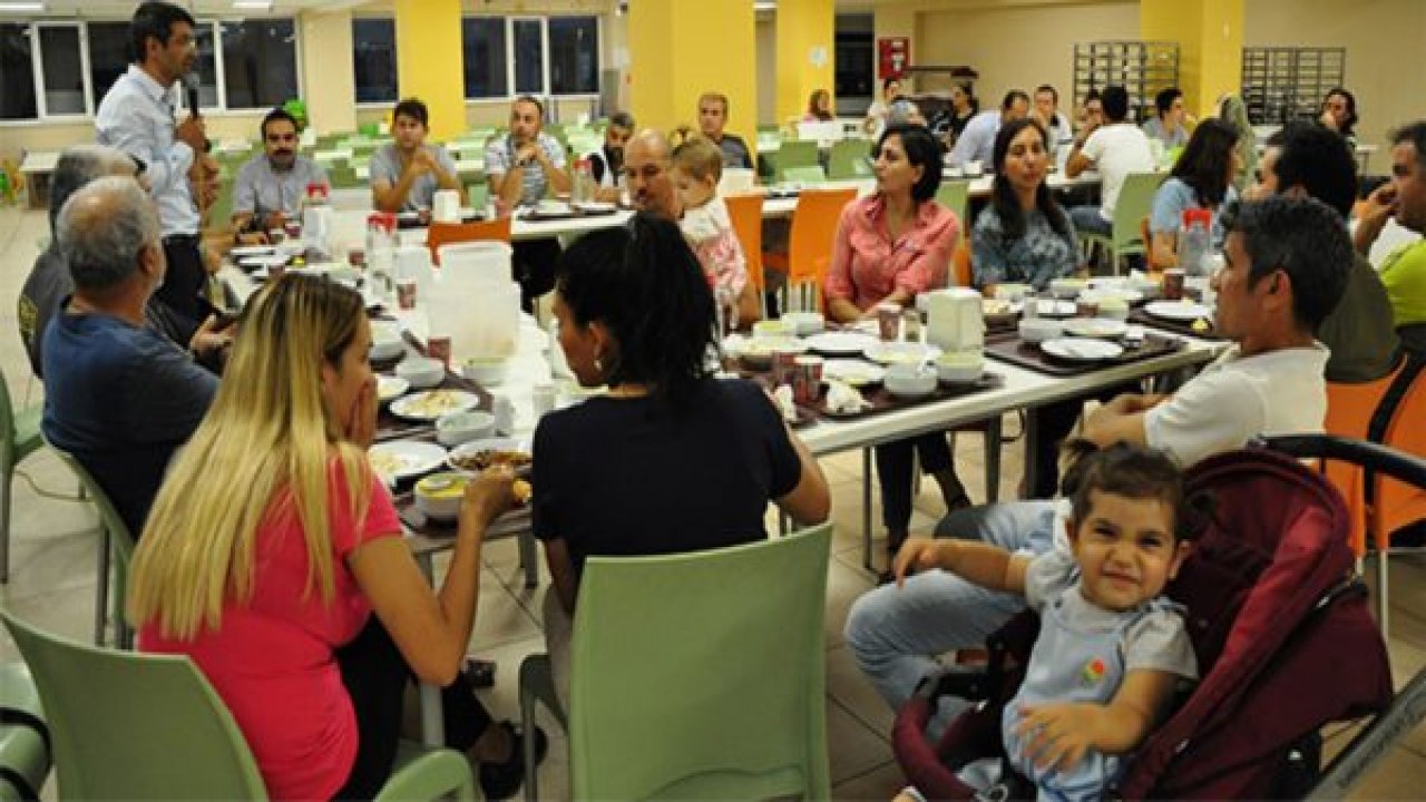 İftar yemeğinde  buluştular