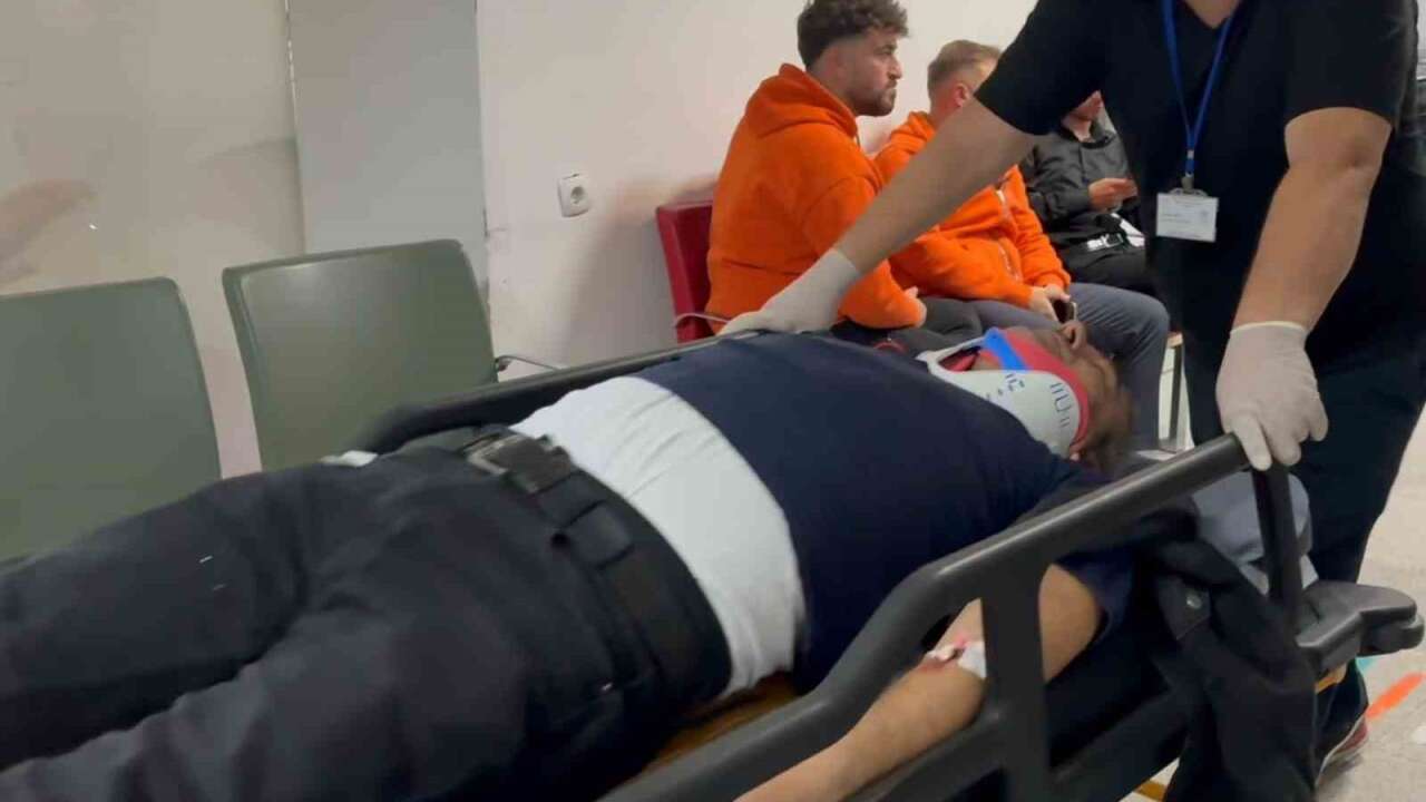 Hastaneye Giden Doktor, Ambulansla Çarpıştı: 7 Yaralı