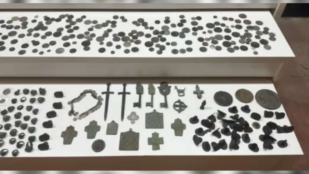 Yatak Odasından Tarihi Hazine Çıktı: 1014 Eser Ele Geçirildi