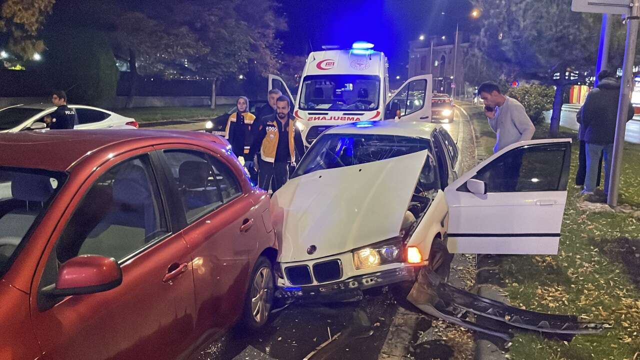 Zincirleme Kaza: 5 Araç Birbirine Girdi