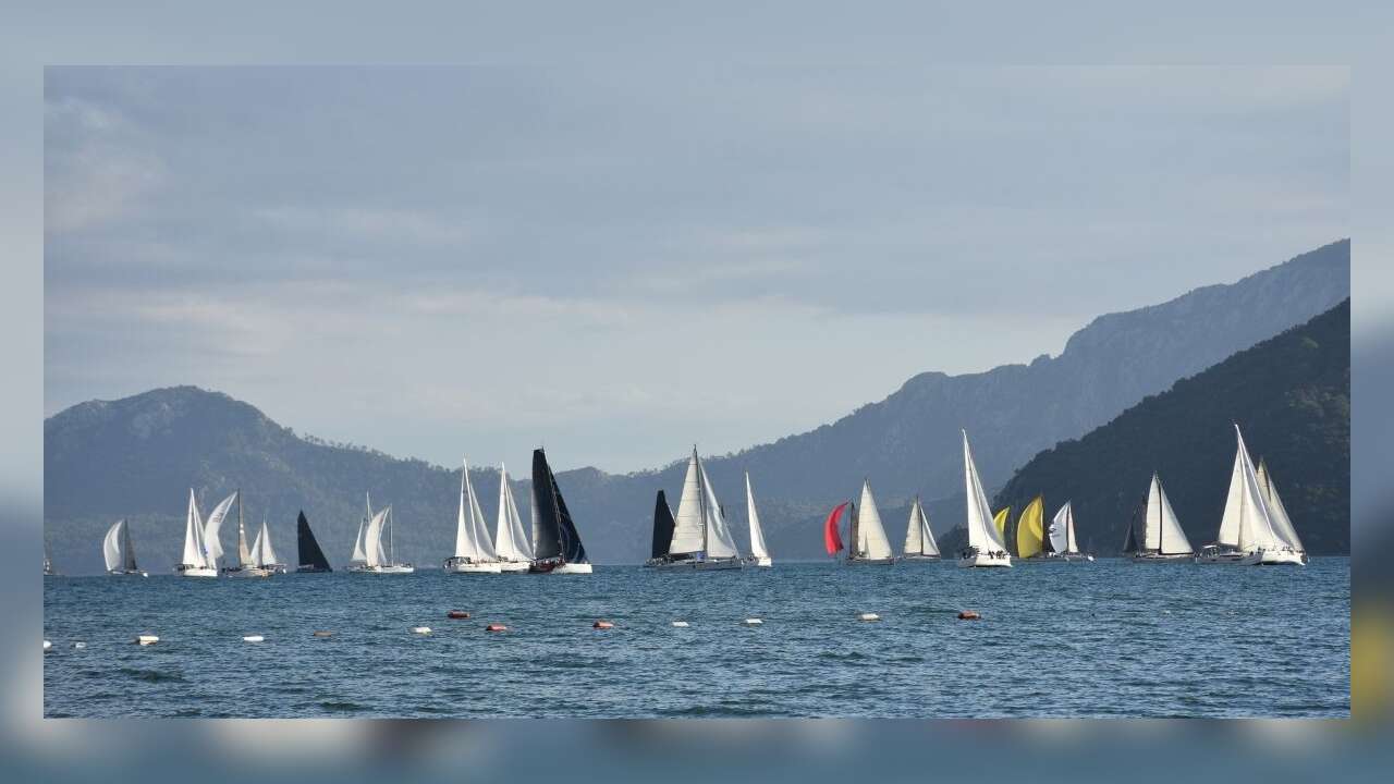 Marmaris Körfezi’nde Yelkenler Rüzgârla Dans Etti