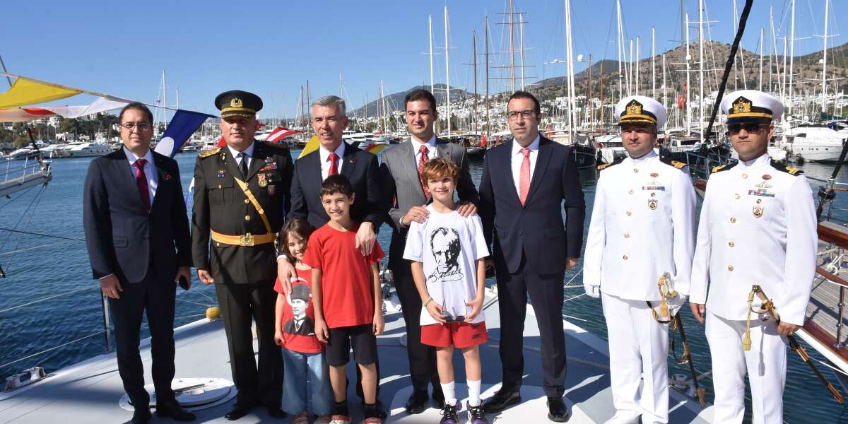 Muğla’da Cumhuriyet Coşkusu Denize Taştı: Askeri Gemiler Halkın Ziyaretine Açıldı