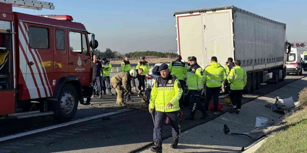 Otomobil Tıra Arkadan Çarptı! Sürücü Olay Yerinde Hayatını Kaybetti