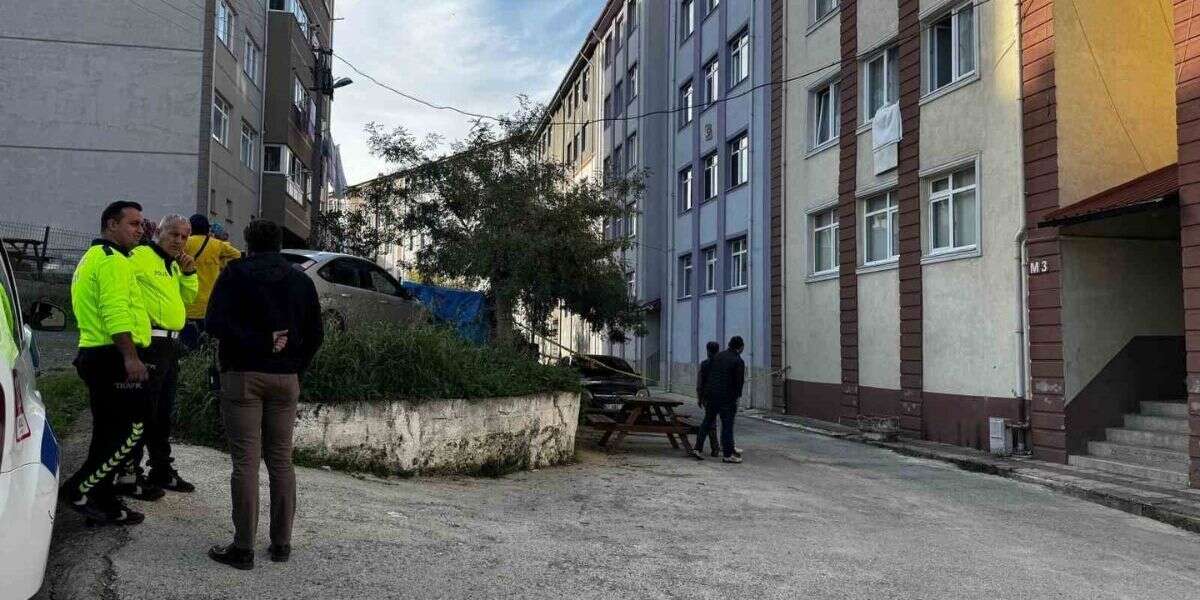 Bunalıma Giren Genç Beşinci Kattan Atlayarak Hayatını Kaybetti