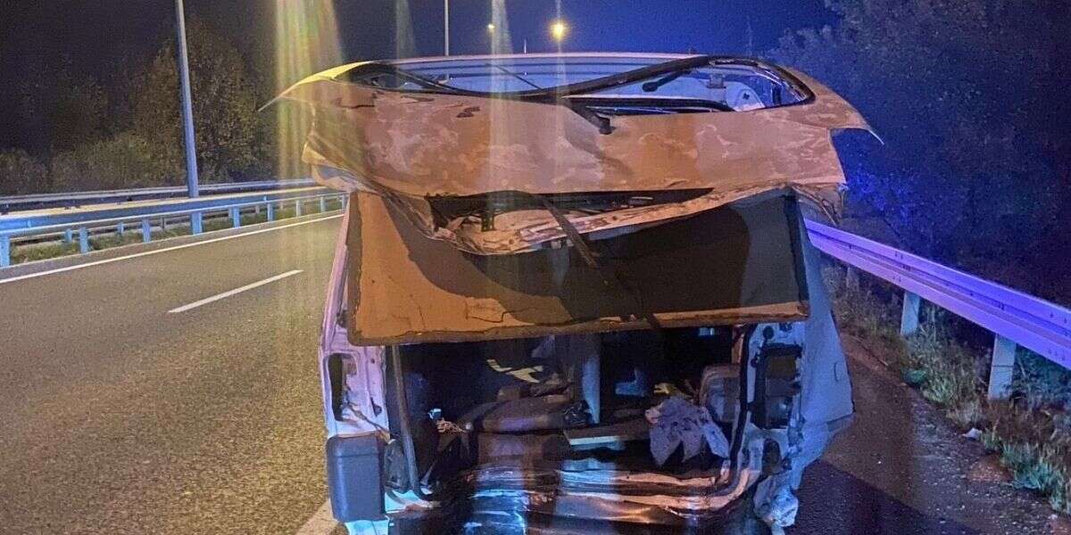 Araç Taşıma Kamyoneti Hafif Ticari Araca Çarptı! 1 Ölü, Çok Sayıda Yaralı