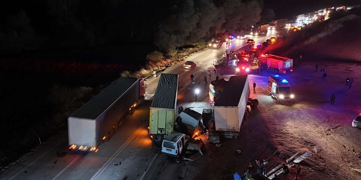 Zincirleme Kaza: Ölü ve Yaralılar Var